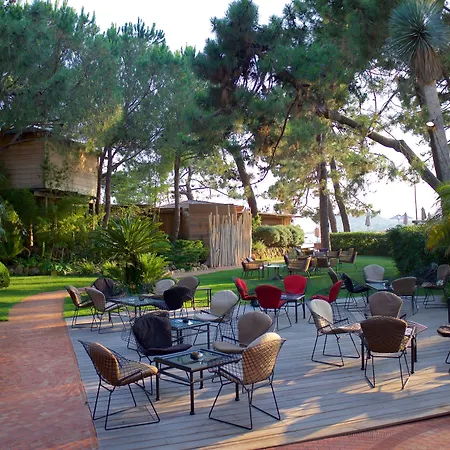 فندق Grand De & Nucca كالا روسا